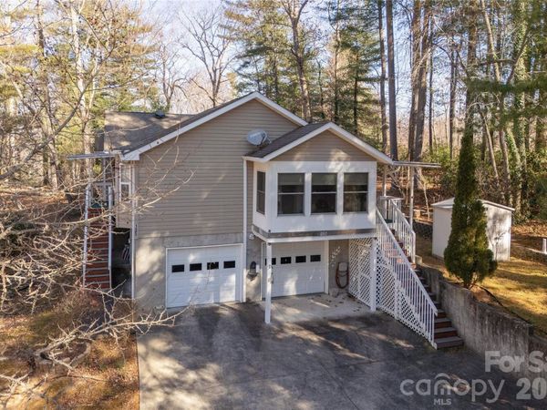 135 Reservoir Drive, Hendersonville, NC 28739