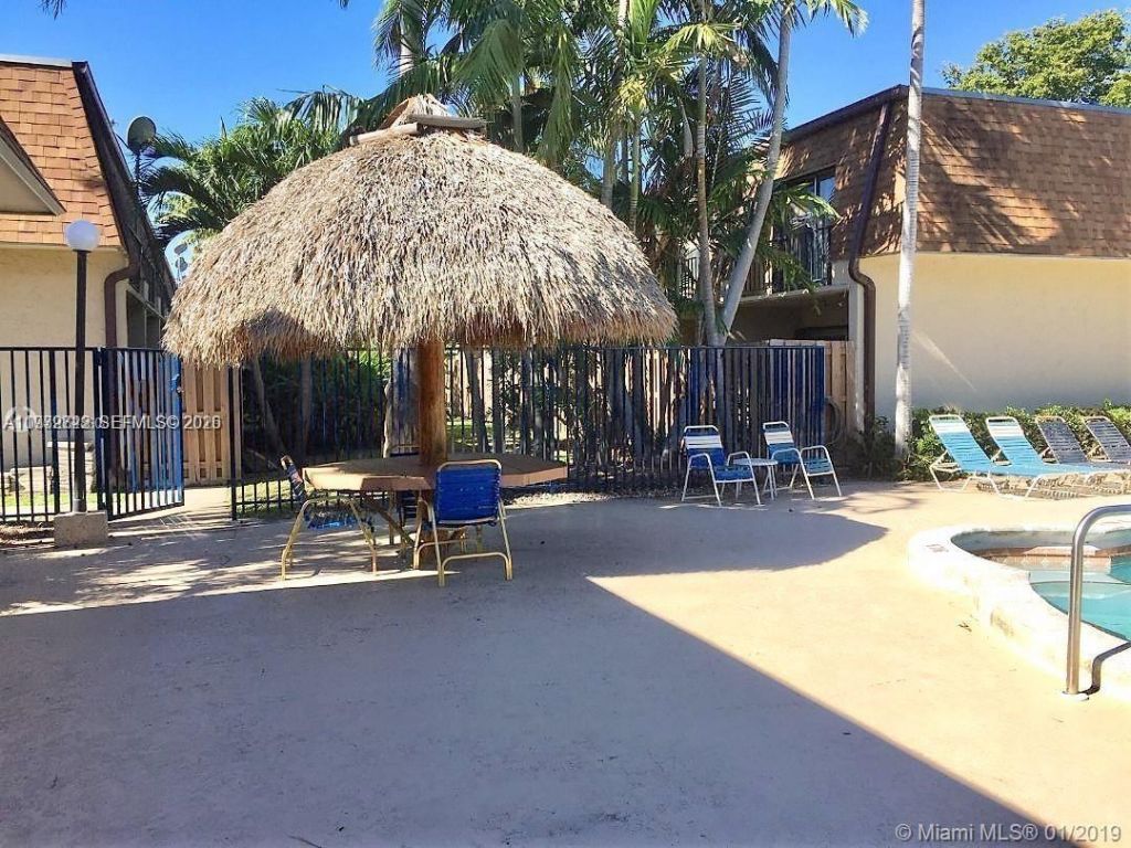 15385 S Dixie Hwy 22 Hwy, Palmetto Bay, FL 33157 Photo