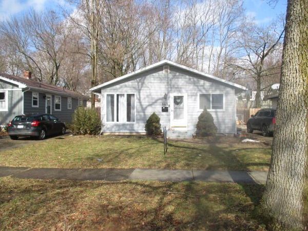 865 Carrier Creek Boulevard NE, Grand Rapids, MI 49503