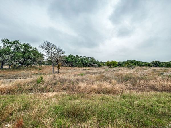 801 Grand Oaks, Hondo, TX 78861