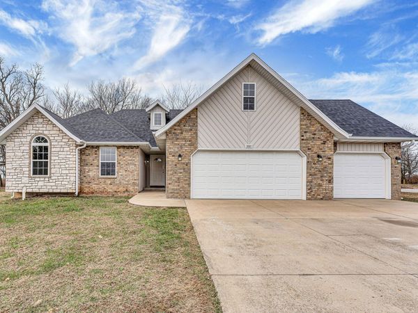 5007 N 10th Avenue, Ozark, MO 65721