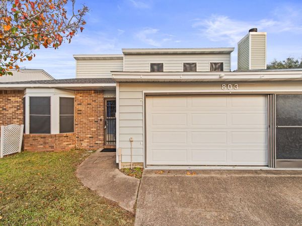 803 Holbrook Circle, Fort Walton Beach, FL 32547