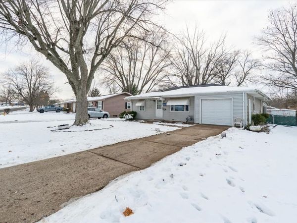 2625 N Victoria Avenue, Peoria, IL 61604