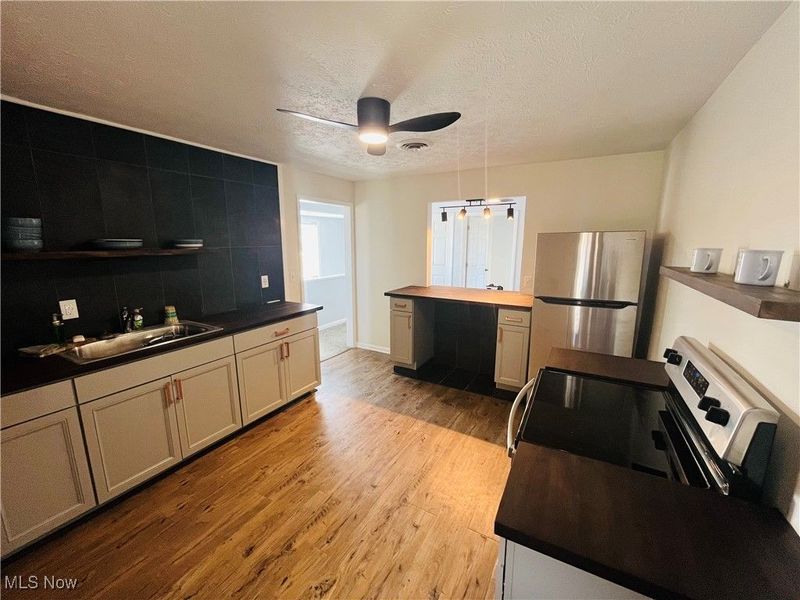 129 E 9th Street, Lorain, OH 44052 Photo 11