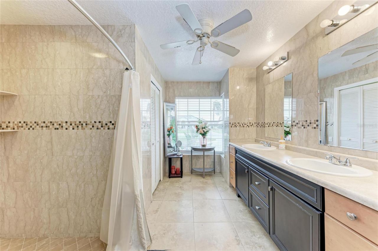 4906 Peridia Boulevard E, Bradenton, FL 34203 Photo