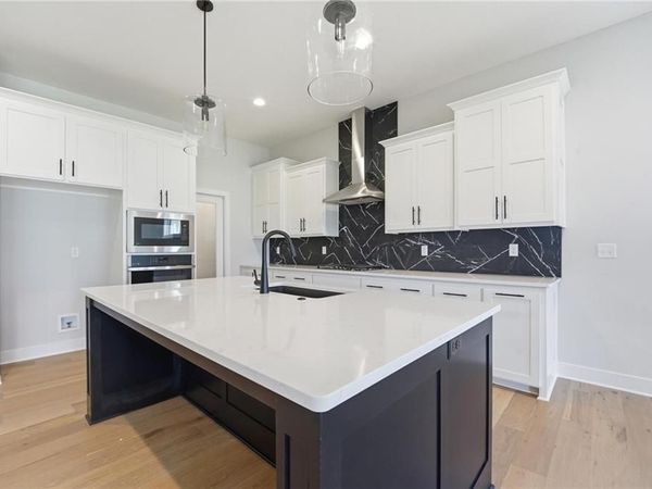 2762 SW 11th Terrace, Lee's Summit, MO 64081