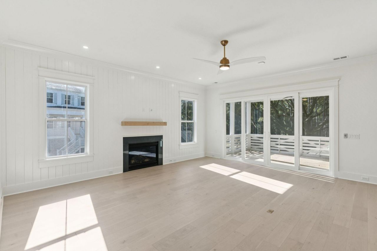 1127 Hamlin Road Photo 23