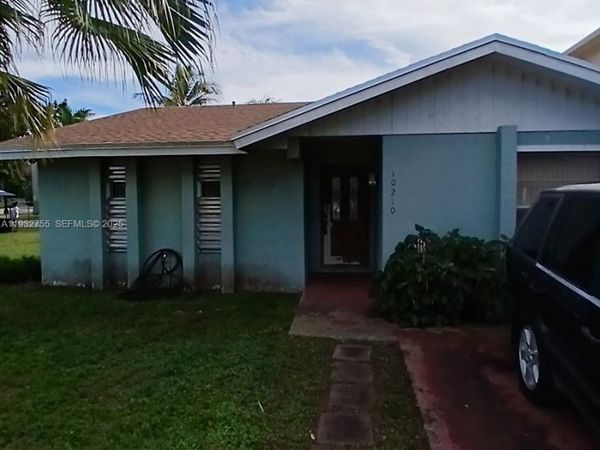 10210 SW 175th St, Miami, FL 33157