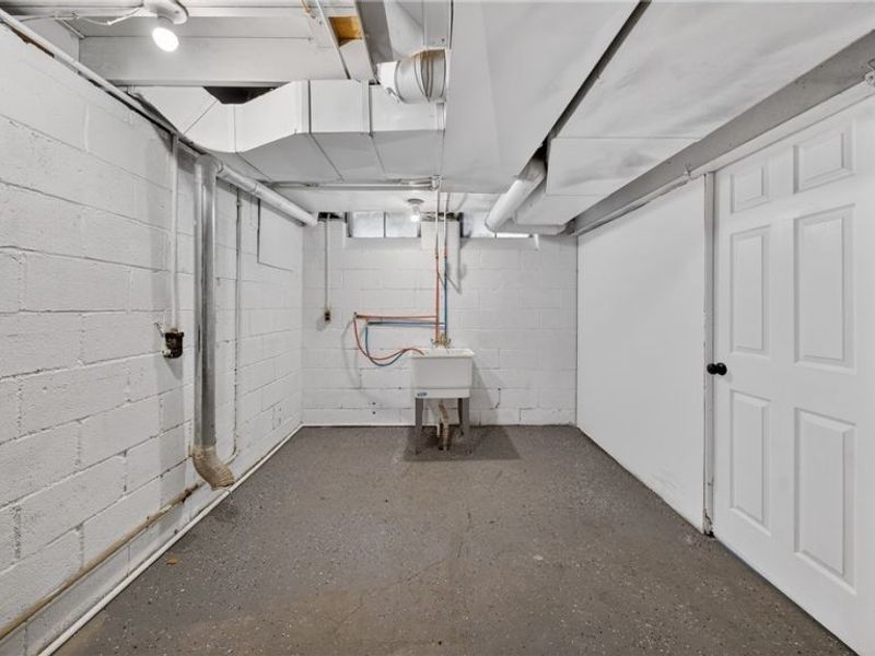 16811 Invermere Avenue, Cleveland, OH 44128 Photo 45