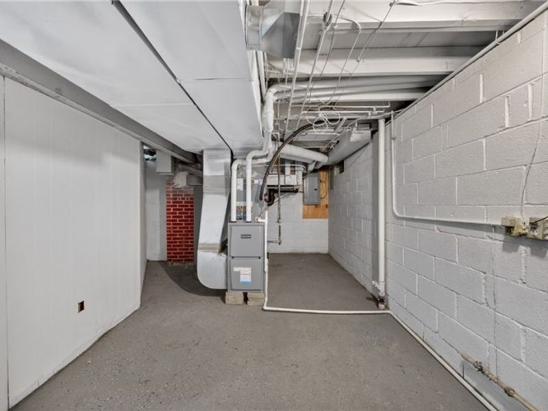 16811 Invermere Avenue, Cleveland, OH 44128 Photo 46