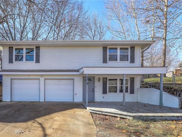 2218 Liberty Landing Road, Liberty, MO 64068