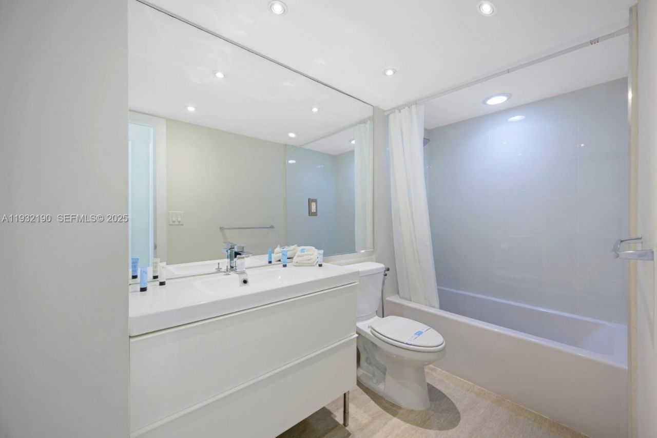 19370 Collins Ave , Unit 916, Sunny Isles Beach, FL 33160 Photo