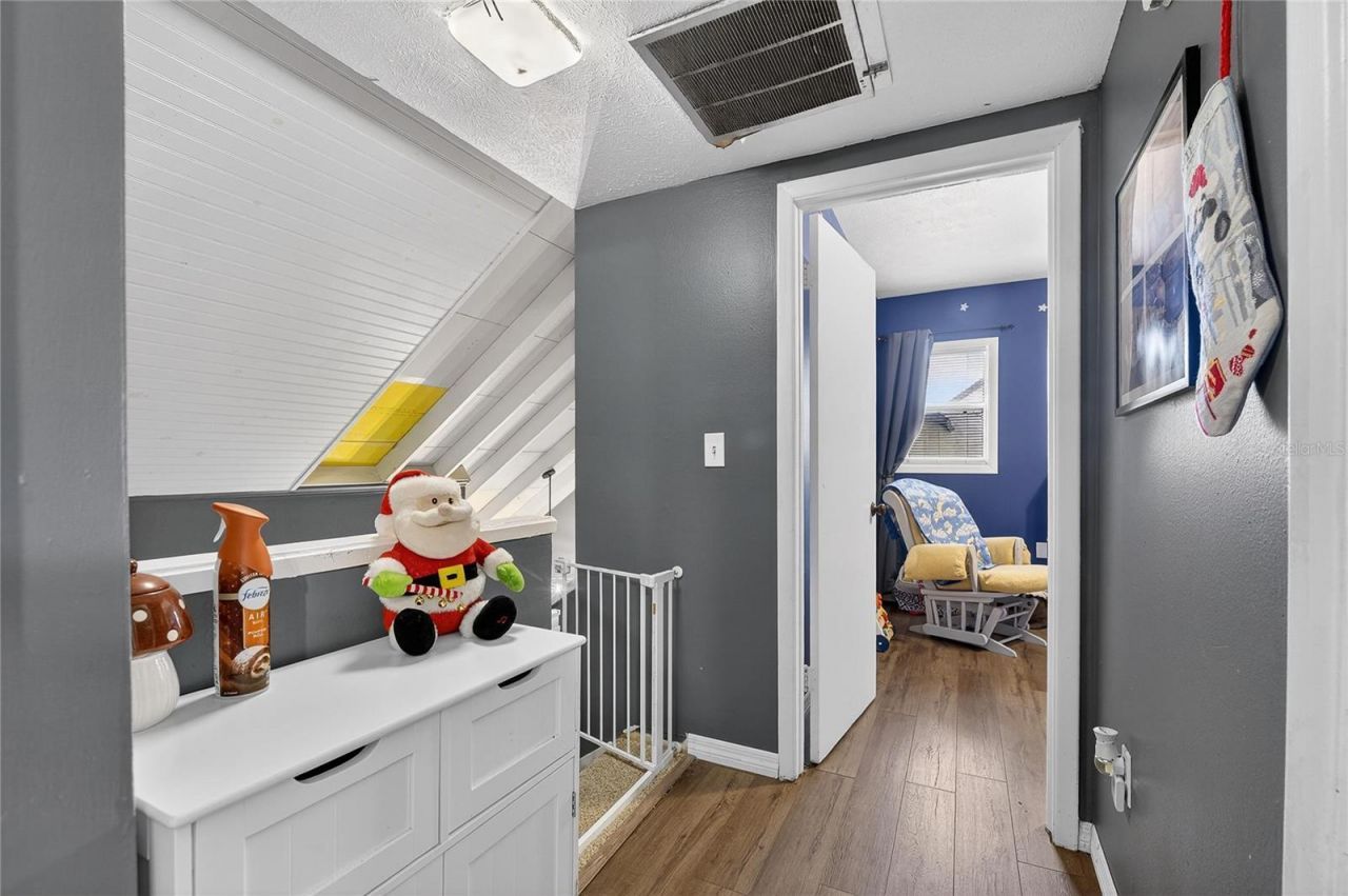 5601 Ashley Oaks Drive, Unit 6, Tampa, FL 33617 Photo