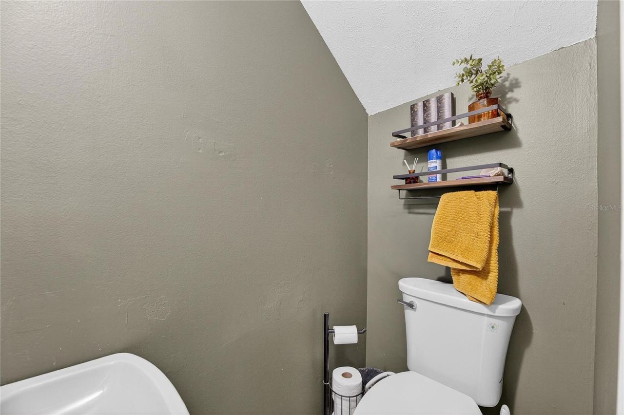 5601 Ashley Oaks Drive, Unit 6, Tampa, FL 33617 Photo