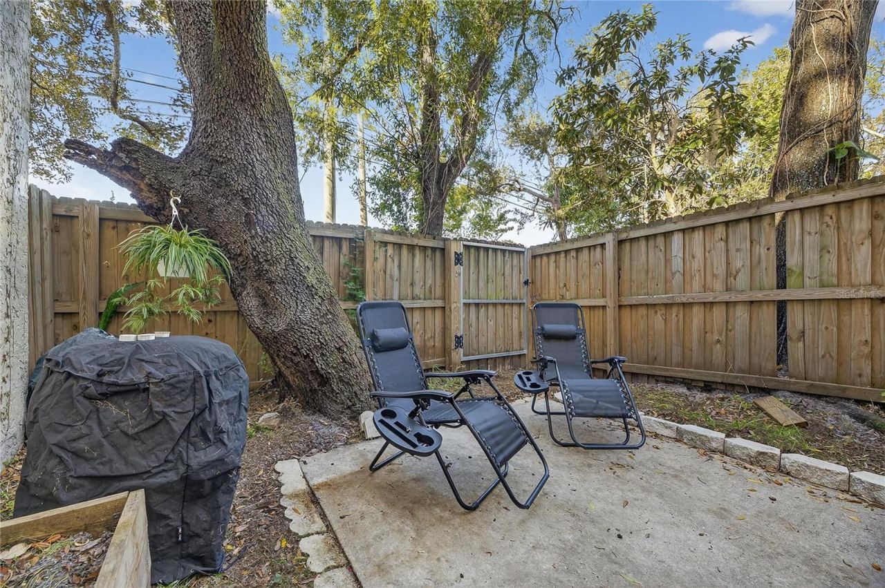 5601 Ashley Oaks Drive, Unit 6, Tampa, FL 33617 Photo