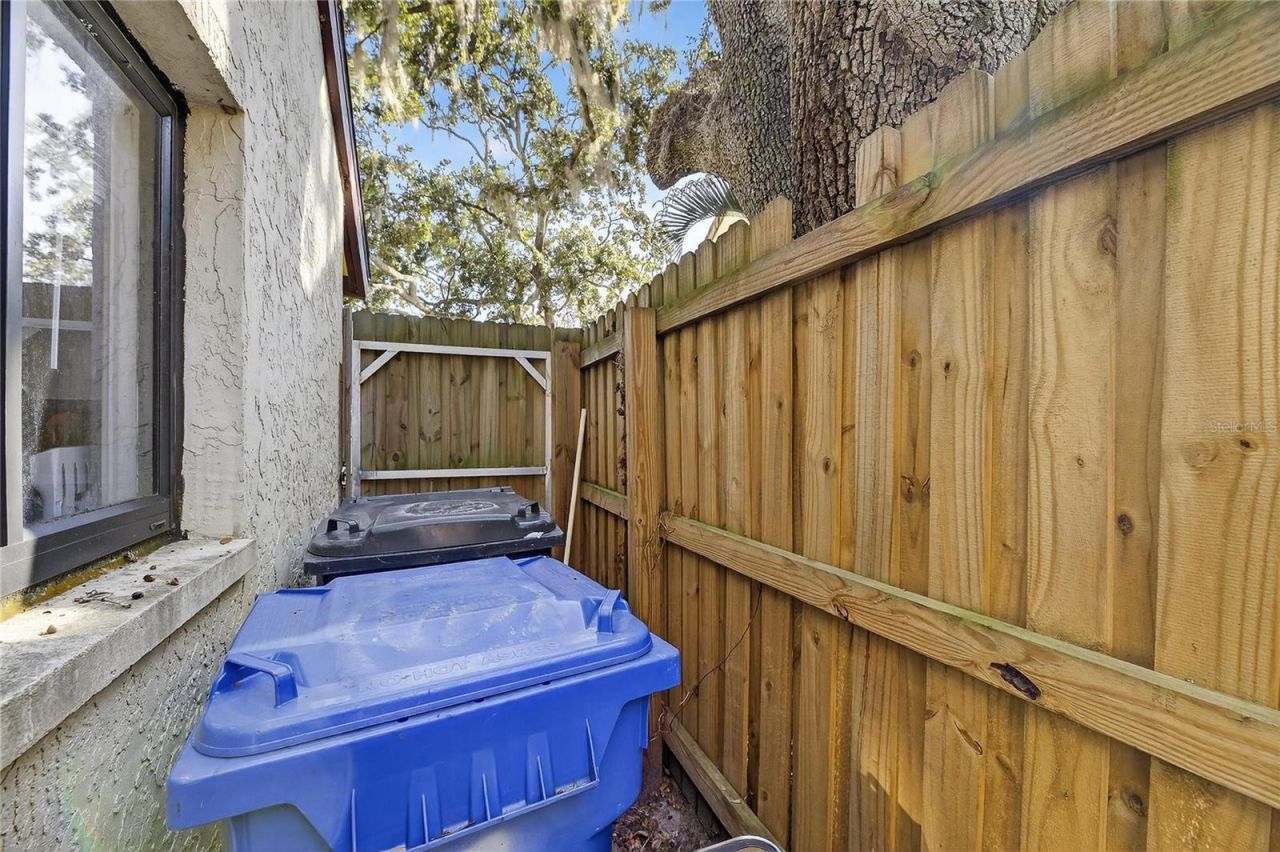 5601 Ashley Oaks Drive, Unit 6, Tampa, FL 33617 Photo