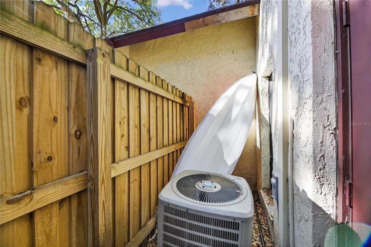 5601 Ashley Oaks Drive, Unit 6, Tampa, FL 33617 Photo