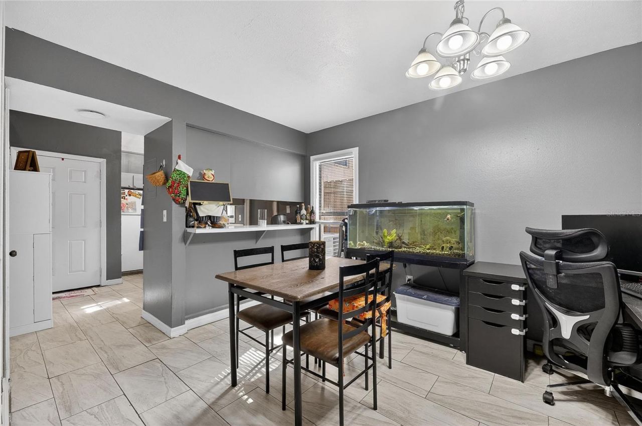 5601 Ashley Oaks Drive, Unit 6, Tampa, FL 33617 Photo