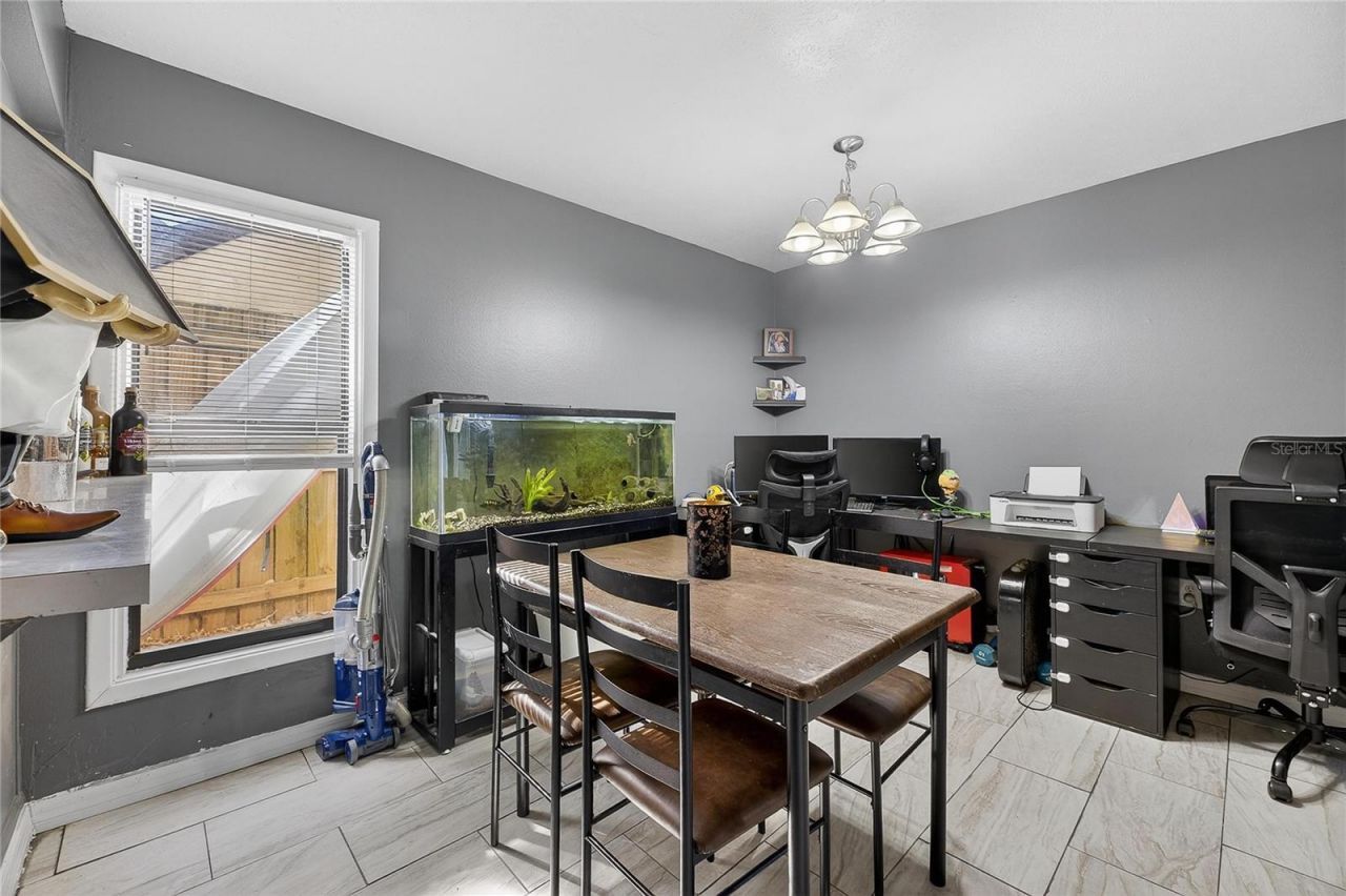 5601 Ashley Oaks Drive, Unit 6, Tampa, FL 33617 Photo