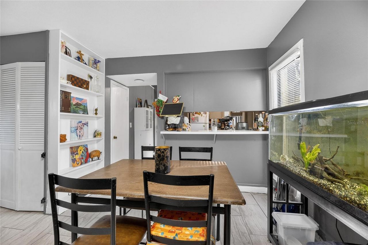 5601 Ashley Oaks Drive, Unit 6, Tampa, FL 33617 Photo