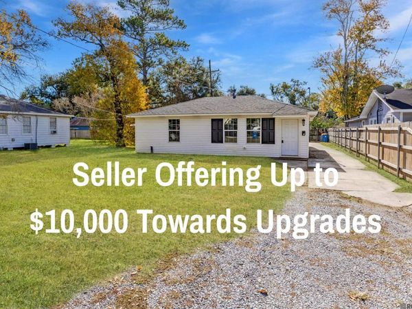 811 Avenue D, Port Allen, LA 70767