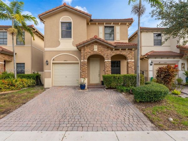 22813 SW 88th Path, Cutler Bay, FL 33190