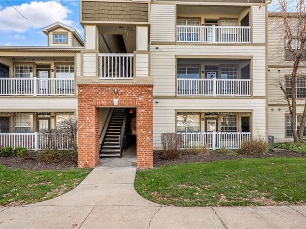 4261 Meadow Creek Circle, Unit 204, Fayetteville, AR 72703