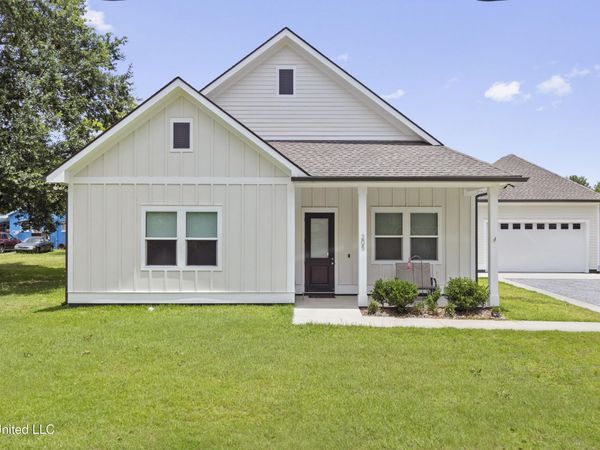 205 Caron Lane, Bay Saint Louis, MS 39520