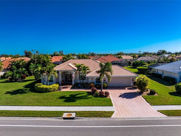 537 LAKE OF THE WOODS DRIVE, VENICE, FL 34293