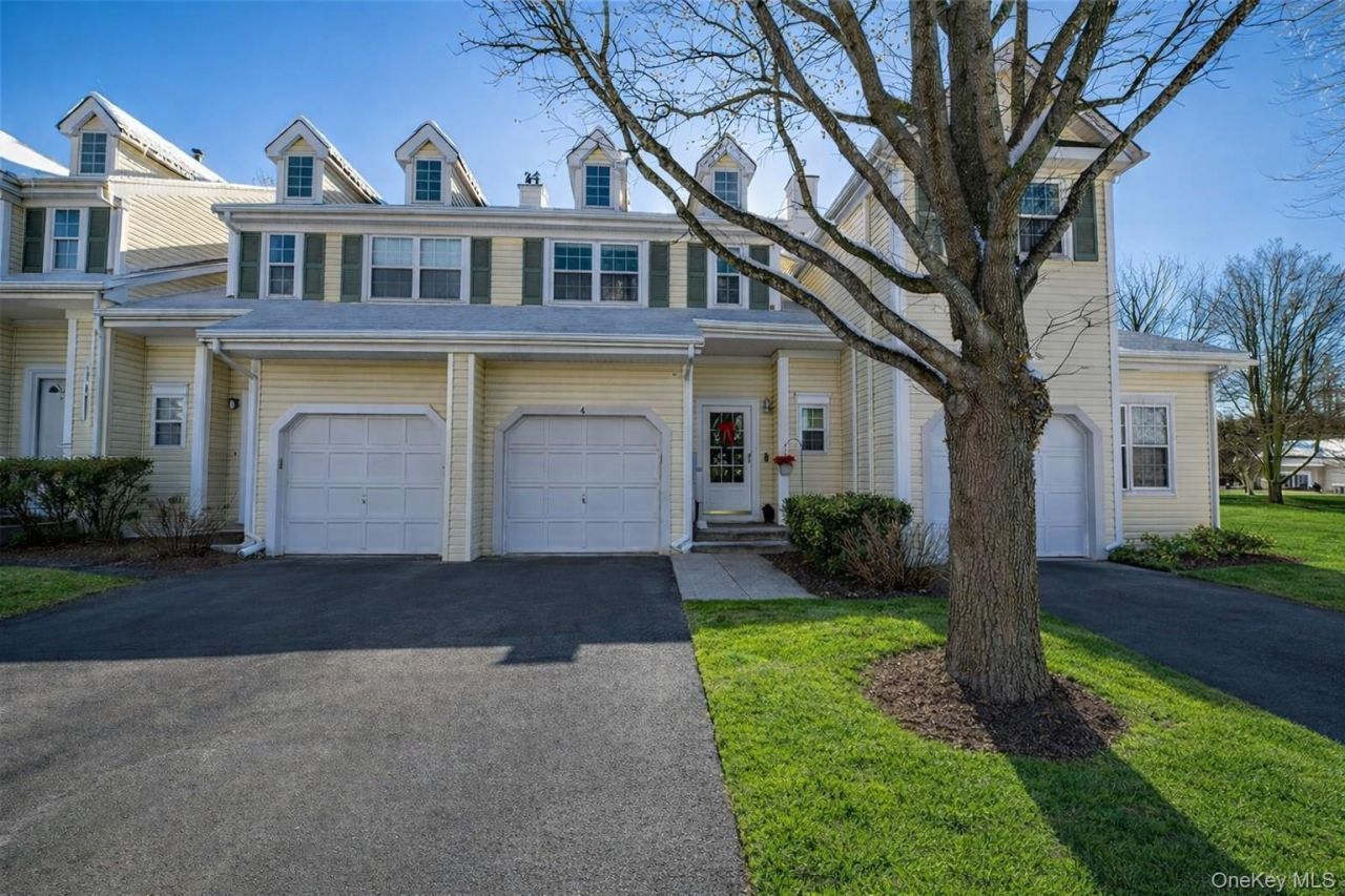 4 Chelsea Drive, Smithtown, NY 11787 Main Photo