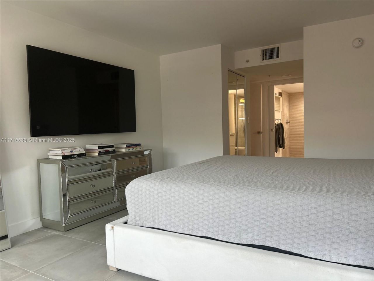 90 Alton Rd, Unit 303, Miami Beach, FL 33139 Photo