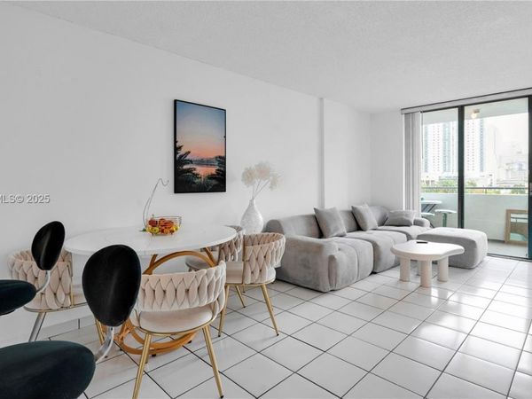 546 SW 1st St, Unit 603, Miami, FL 33130