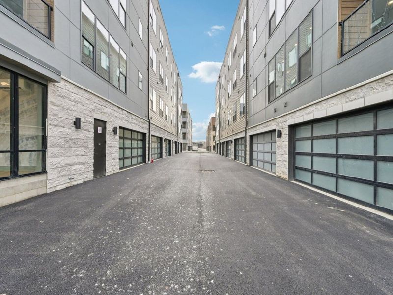 2867 Kobuk Drive, Unit 304, Columbus, OH 43228 Photo 2