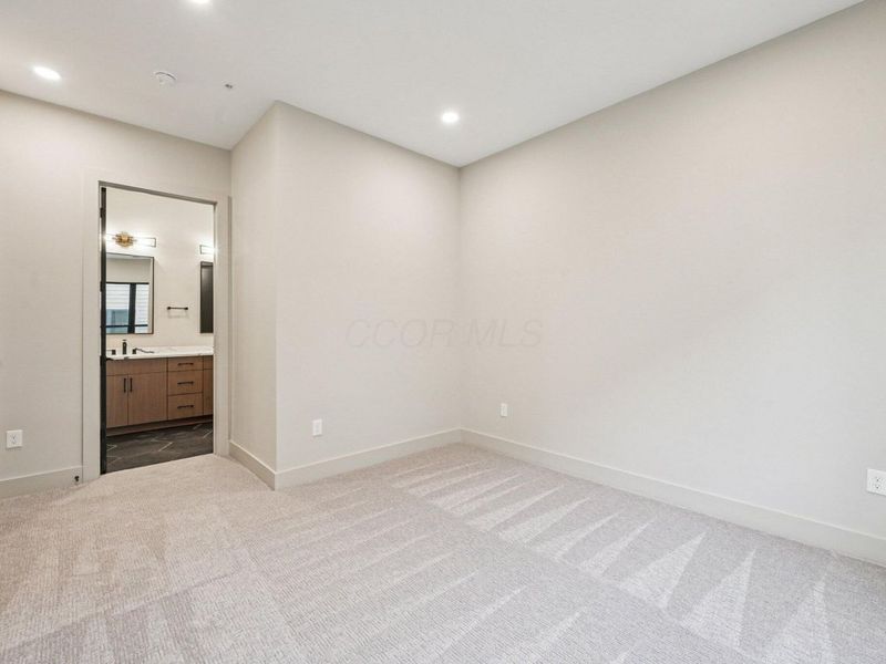 2867 Kobuk Drive, Unit 304, Columbus, OH 43228 Photo 21