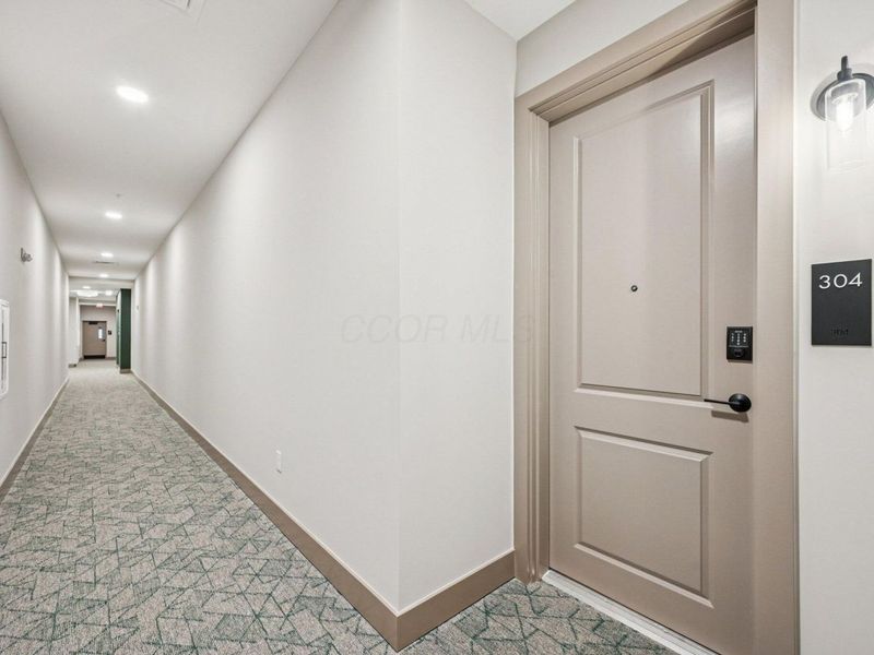 2867 Kobuk Drive, Unit 304, Columbus, OH 43228 Photo 3