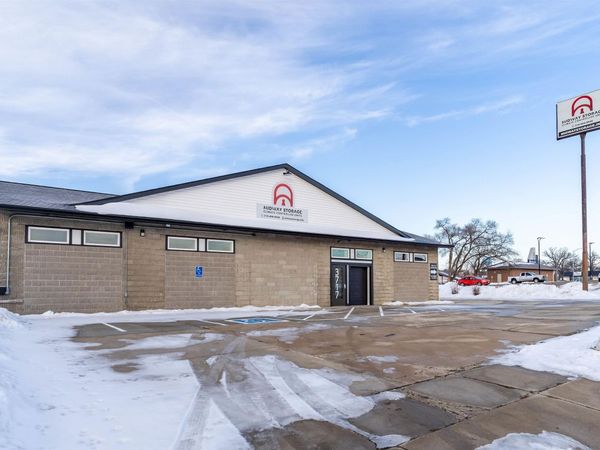 3717 Midway Dr, Cedar Falls, IA 50613