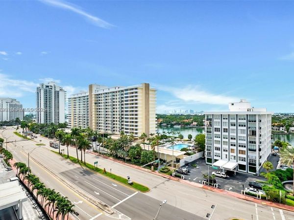 5601 Collins Ave , Unit 925, Miami Beach, FL 33140