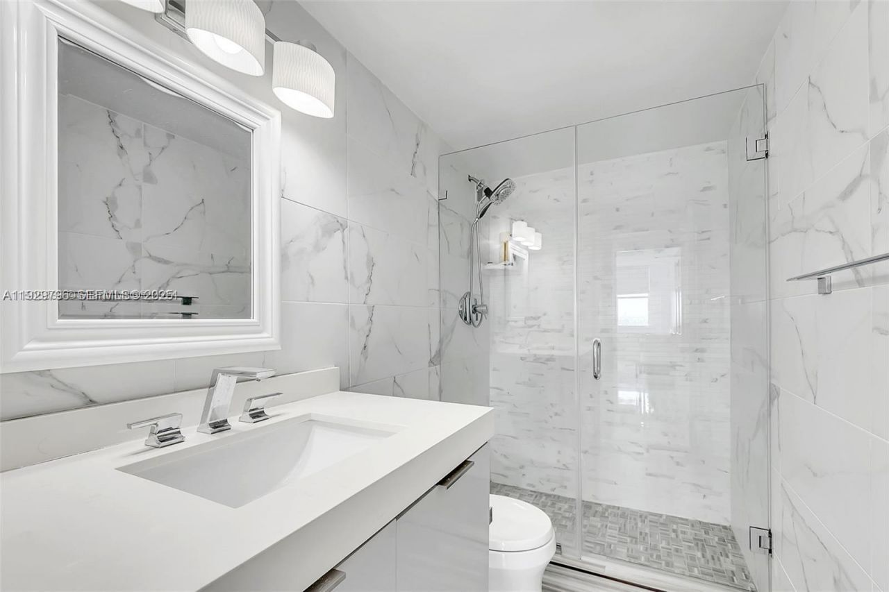 5601 Collins Ave , Unit 925, Miami Beach, FL 33140 Photo