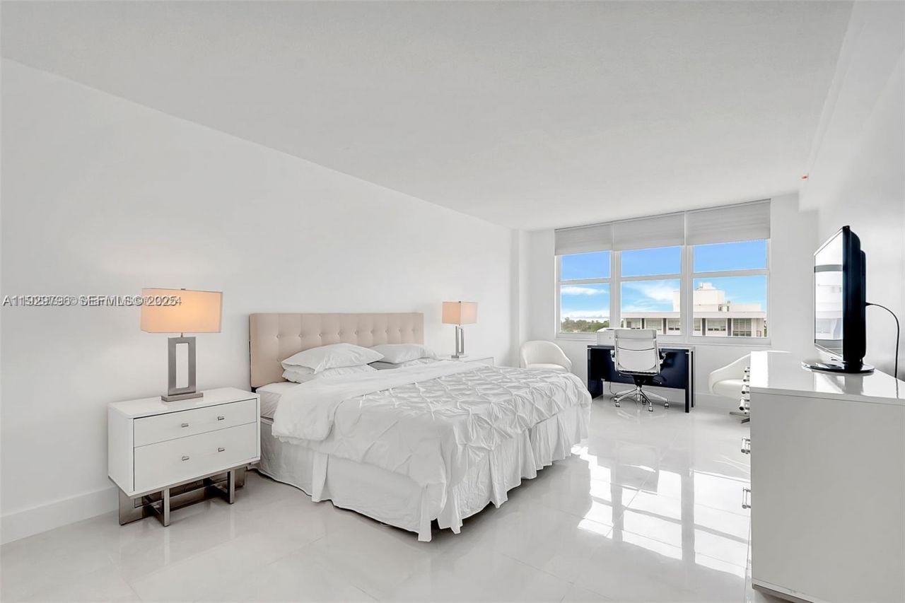 5601 Collins Ave , Unit 925, Miami Beach, FL 33140 Photo
