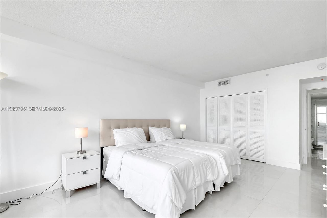 5601 Collins Ave , Unit 925, Miami Beach, FL 33140 Photo
