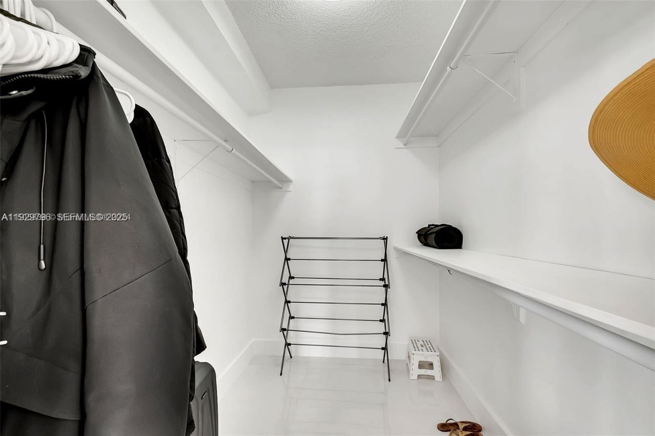 5601 Collins Ave , Unit 925, Miami Beach, FL 33140 Photo