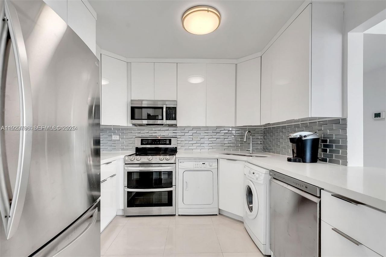 5601 Collins Ave , Unit 925, Miami Beach, FL 33140 Photo