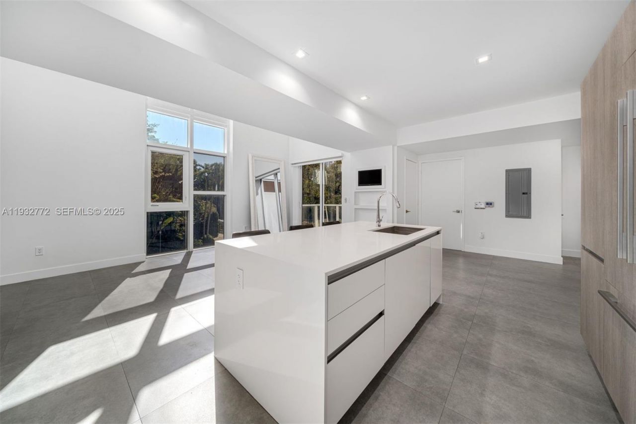 455 NE 39th St, Unit 202, Miami, FL 33137 Photo