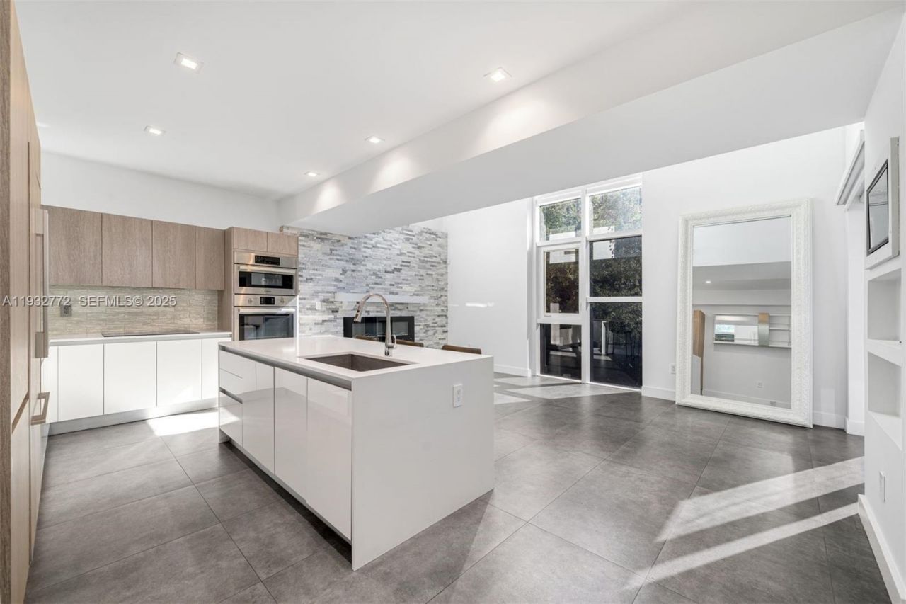 455 NE 39th St, Unit 202, Miami, FL 33137 Photo