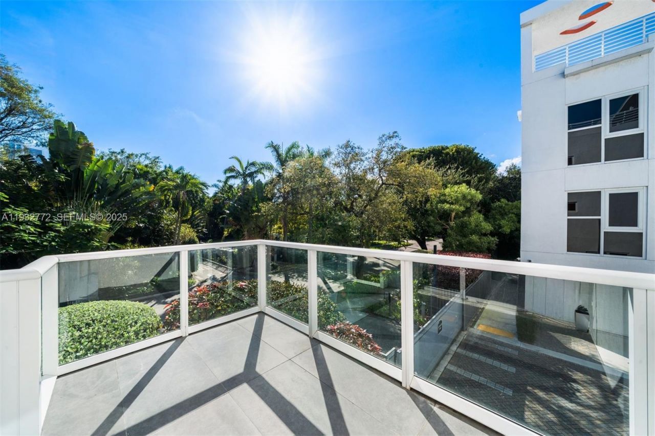 455 NE 39th St, Unit 202, Miami, FL 33137 Photo