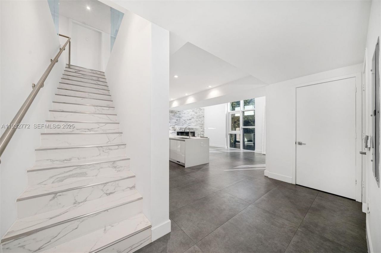 455 NE 39th St, Unit 202, Miami, FL 33137 Photo