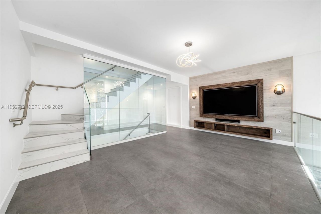 455 NE 39th St, Unit 202, Miami, FL 33137 Photo