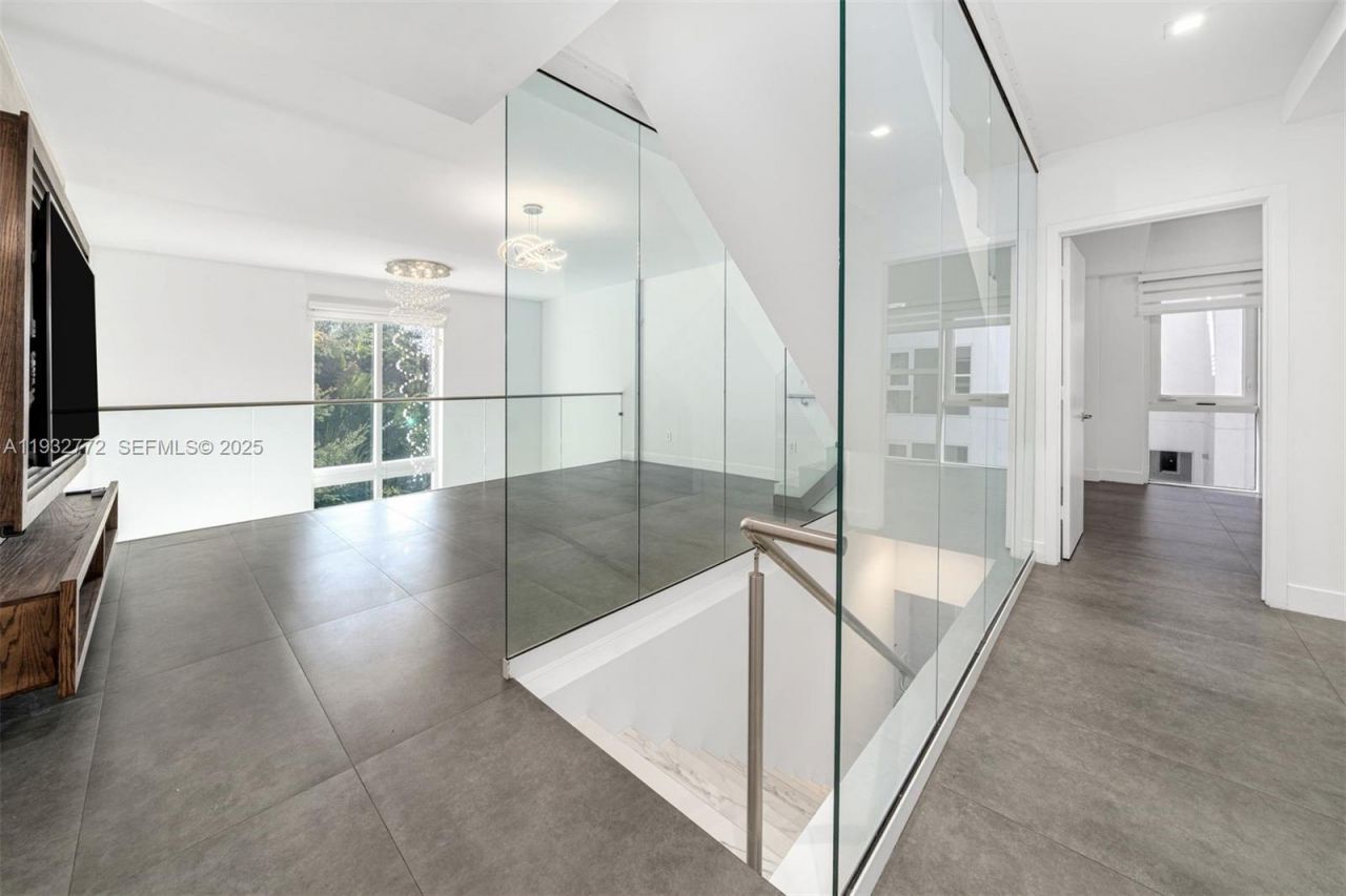 455 NE 39th St, Unit 202, Miami, FL 33137 Photo