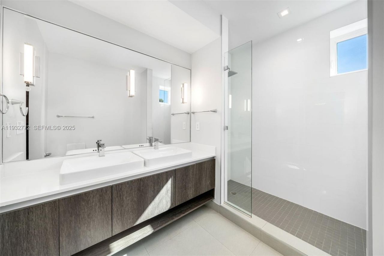 455 NE 39th St, Unit 202, Miami, FL 33137 Photo