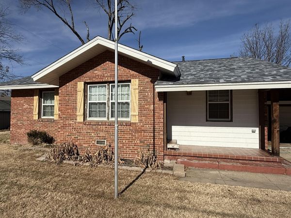 308 4th Ave NW, Miami, OK 74354